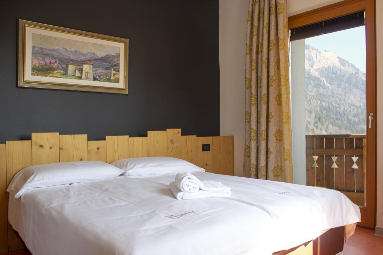 Albergo Croce D'Aune ペダヴェーナ エクステリア 写真