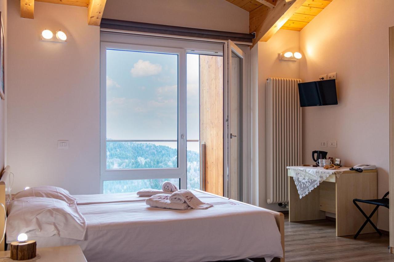 Albergo Croce D'Aune ペダヴェーナ エクステリア 写真