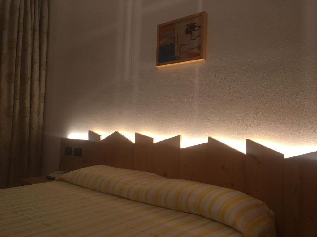 Albergo Croce D'Aune ペダヴェーナ エクステリア 写真