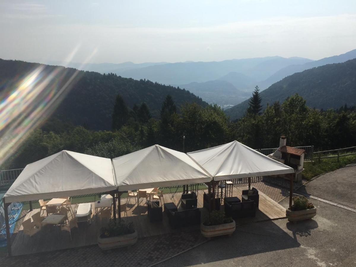 Albergo Croce D'Aune ペダヴェーナ エクステリア 写真