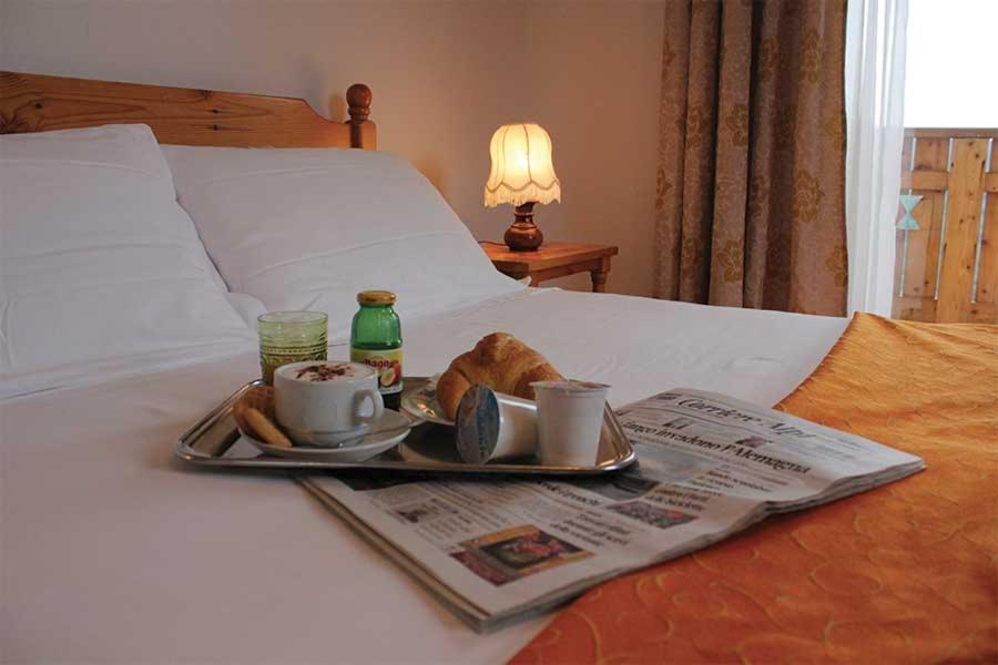 Albergo Croce D'Aune ペダヴェーナ エクステリア 写真