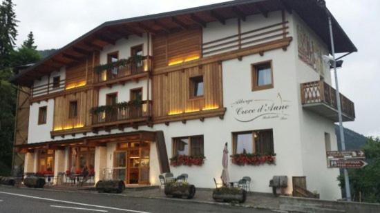 Albergo Croce D'Aune ペダヴェーナ エクステリア 写真