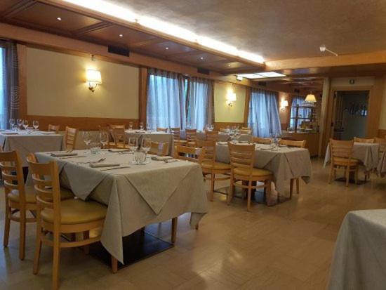 Albergo Croce D'Aune ペダヴェーナ エクステリア 写真