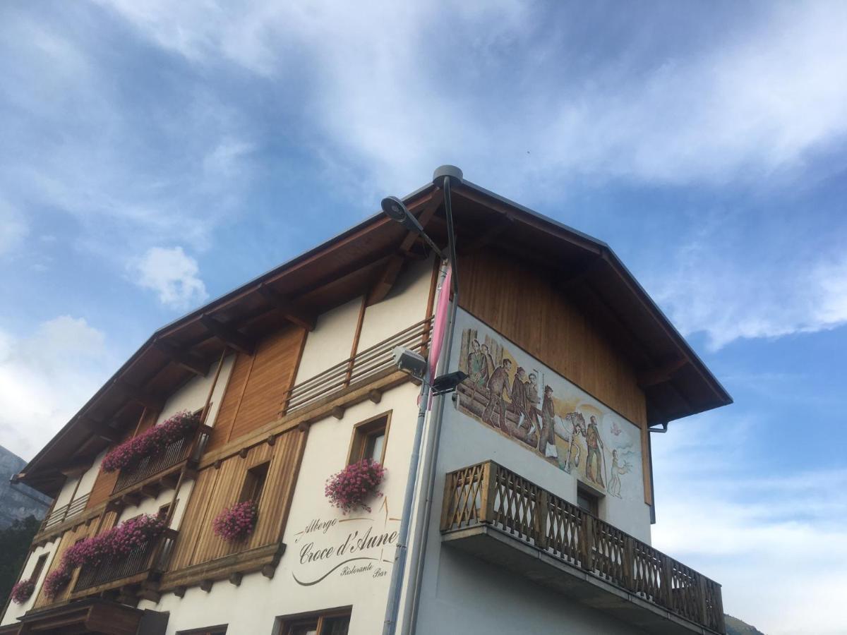 Albergo Croce D'Aune ペダヴェーナ エクステリア 写真